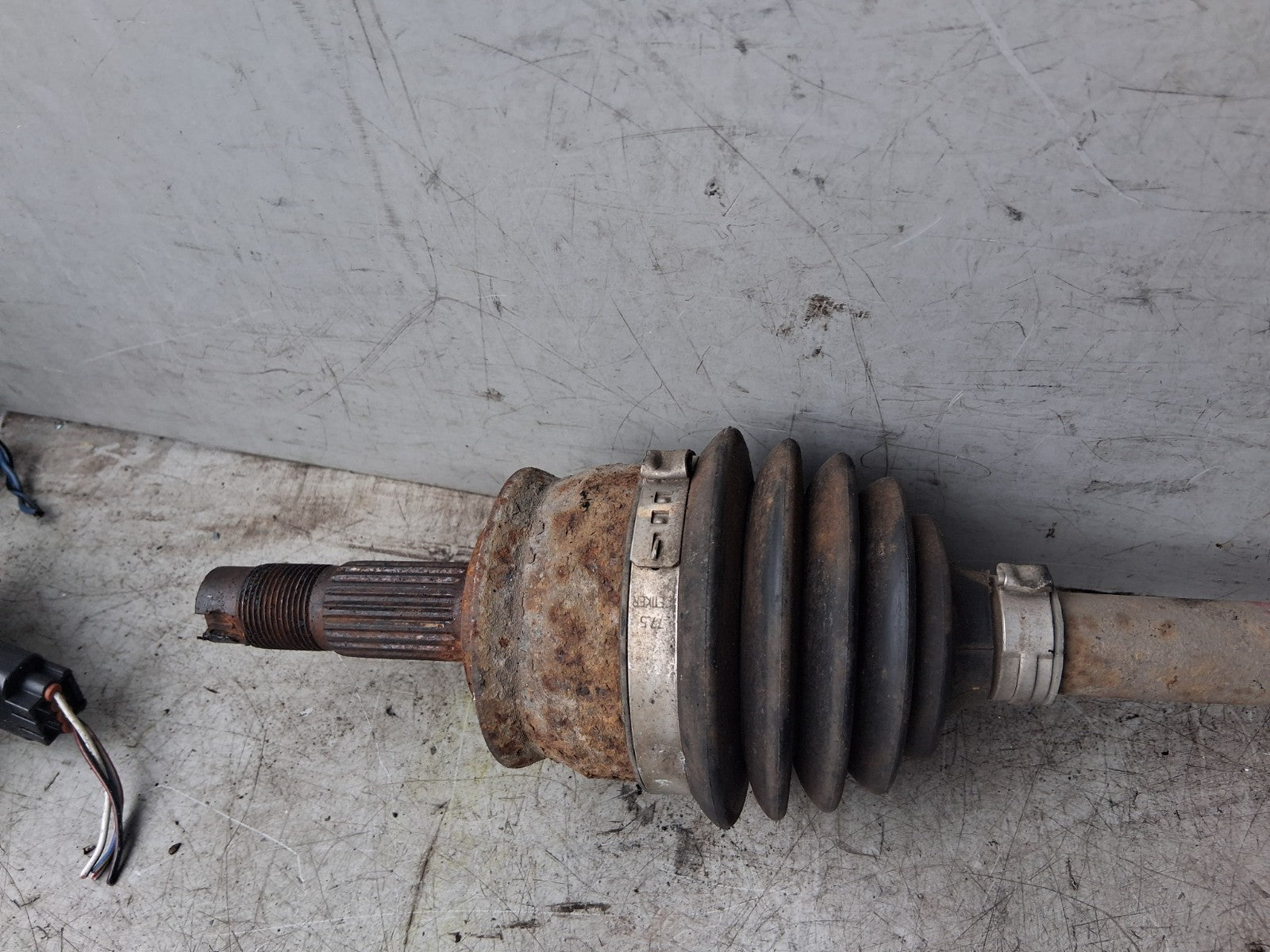 FIAT 500 MK1 2014 NSF PASSENGER SIDE FRONT LEFT DRIVESHAFT 00519554810