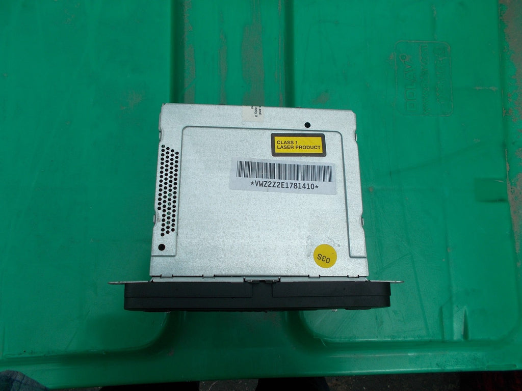 VOLKSWAGEN PASSAT RADIO/ CD PLAYER 1K0035186