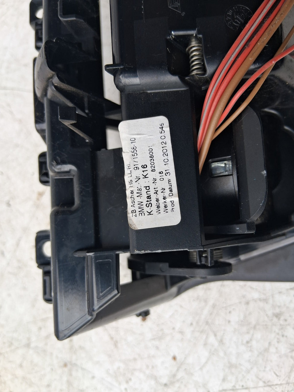2010 BMW 5 SERIES F10 FRONT CUP HOLDER 12V SOCKET PORT STORAGE