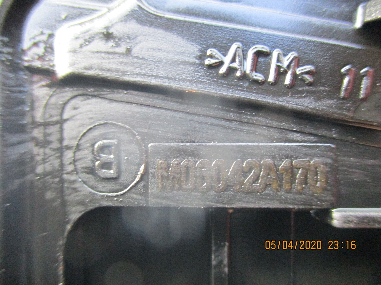FORD FIESTA 2015 1.6 ROCKER COVER M06042A170