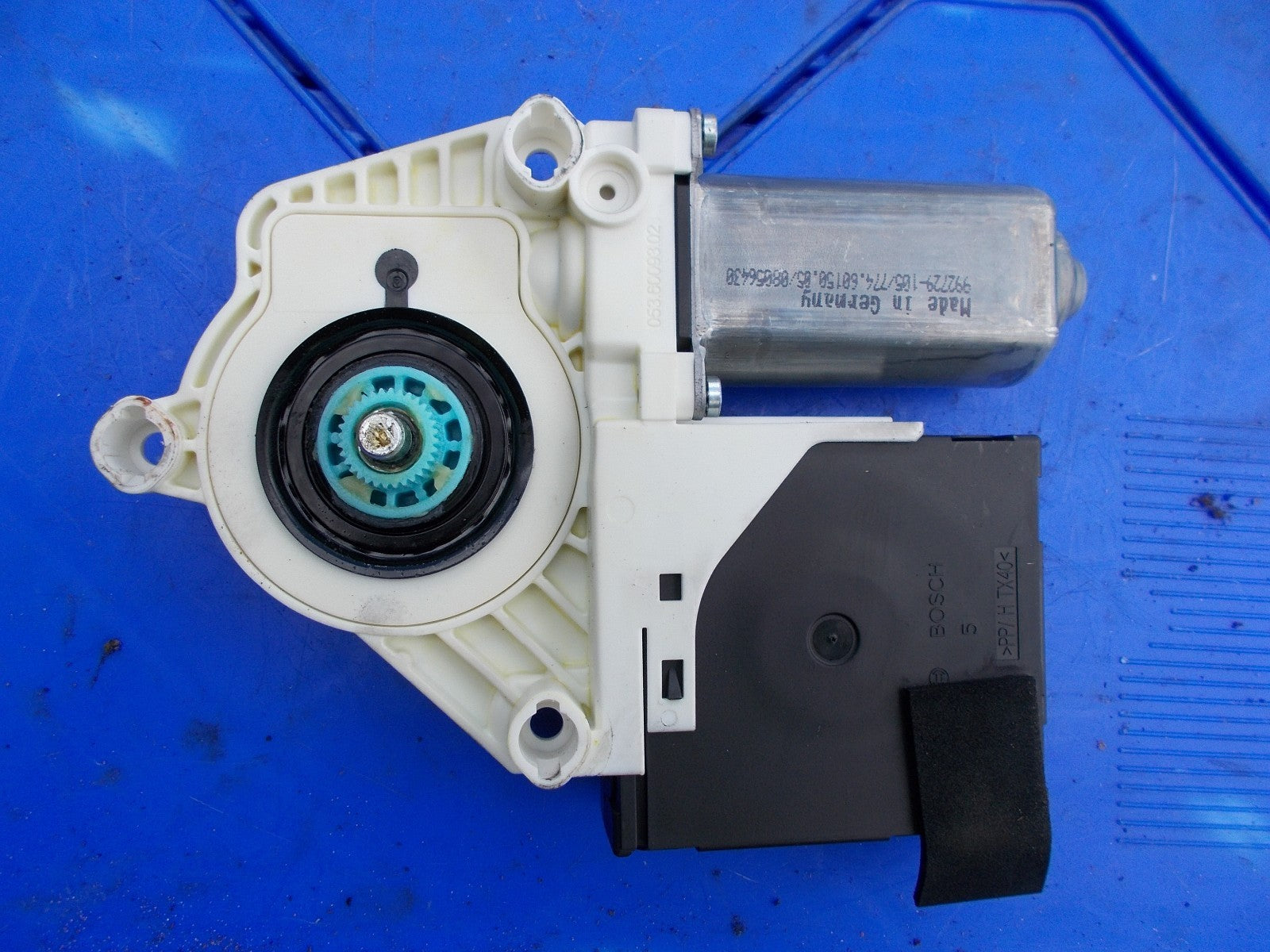 2006 VW PASSAT B6 NSF PASSENGER SIDE FRONT WINDOW MOTOR 1K0959792G 1K0959702K