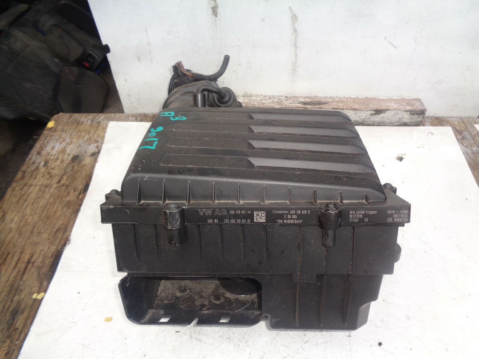 AUDI A3 2017 2.0 DIESEL AIR FILTER BOX + MAF SENSOR 5Q0129607AA