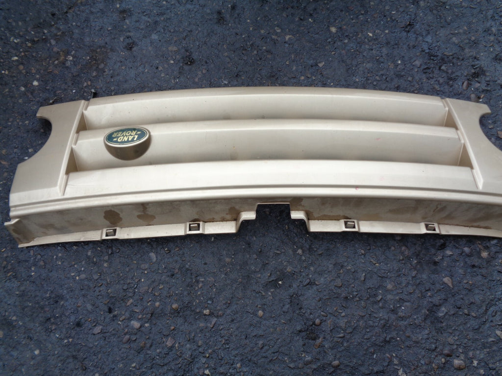 LAND ROVER DISCOVERY 3 FRONT GRILLE STORNOWAY GREY DHB000274XXX
