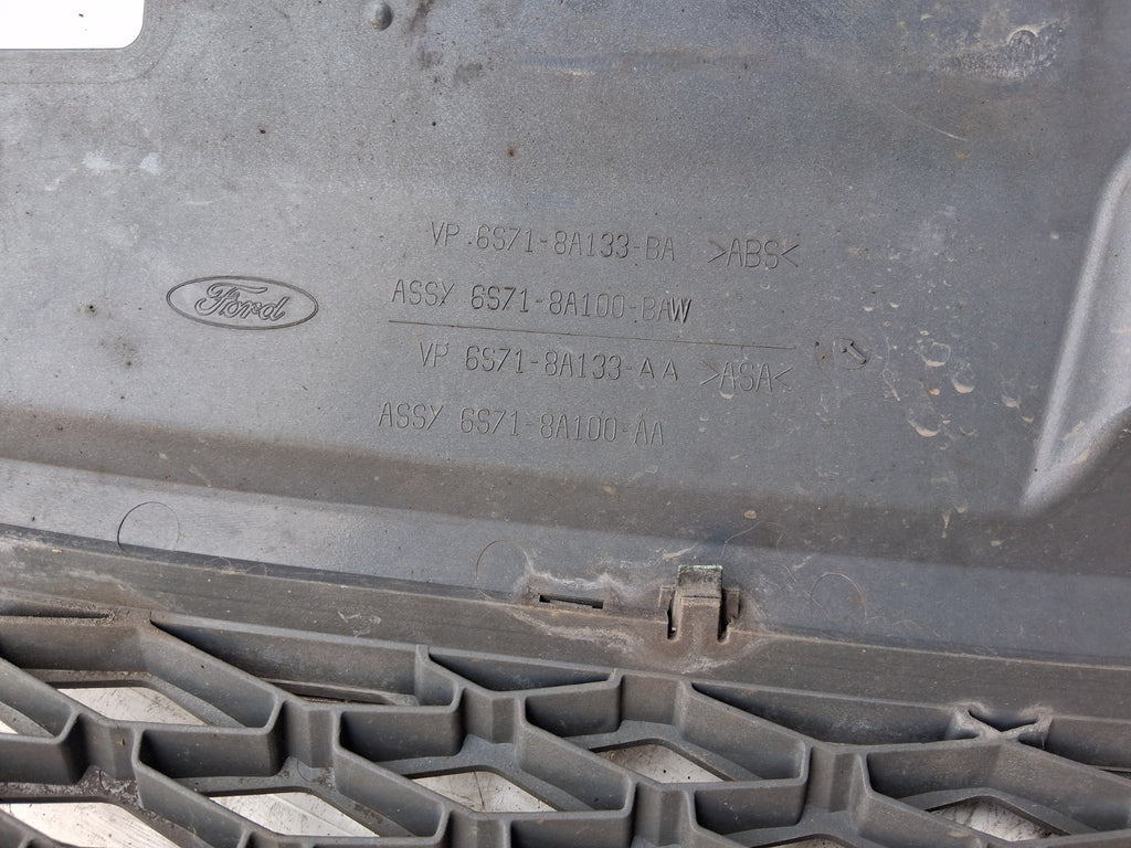 2005 FORD MONDEO MK3 FRONT BUMPER GRILL DAMAGED 6S718A133