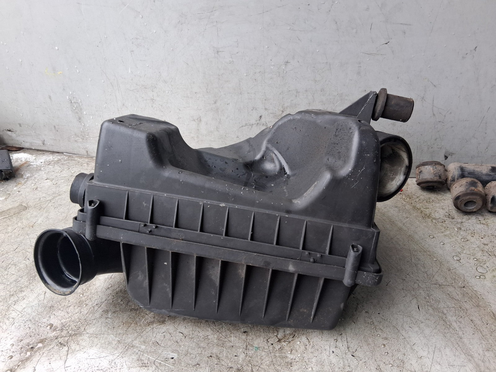 2006 VAUXHALL ASTRA H AIR FILTER HOUSING BOX 24437915