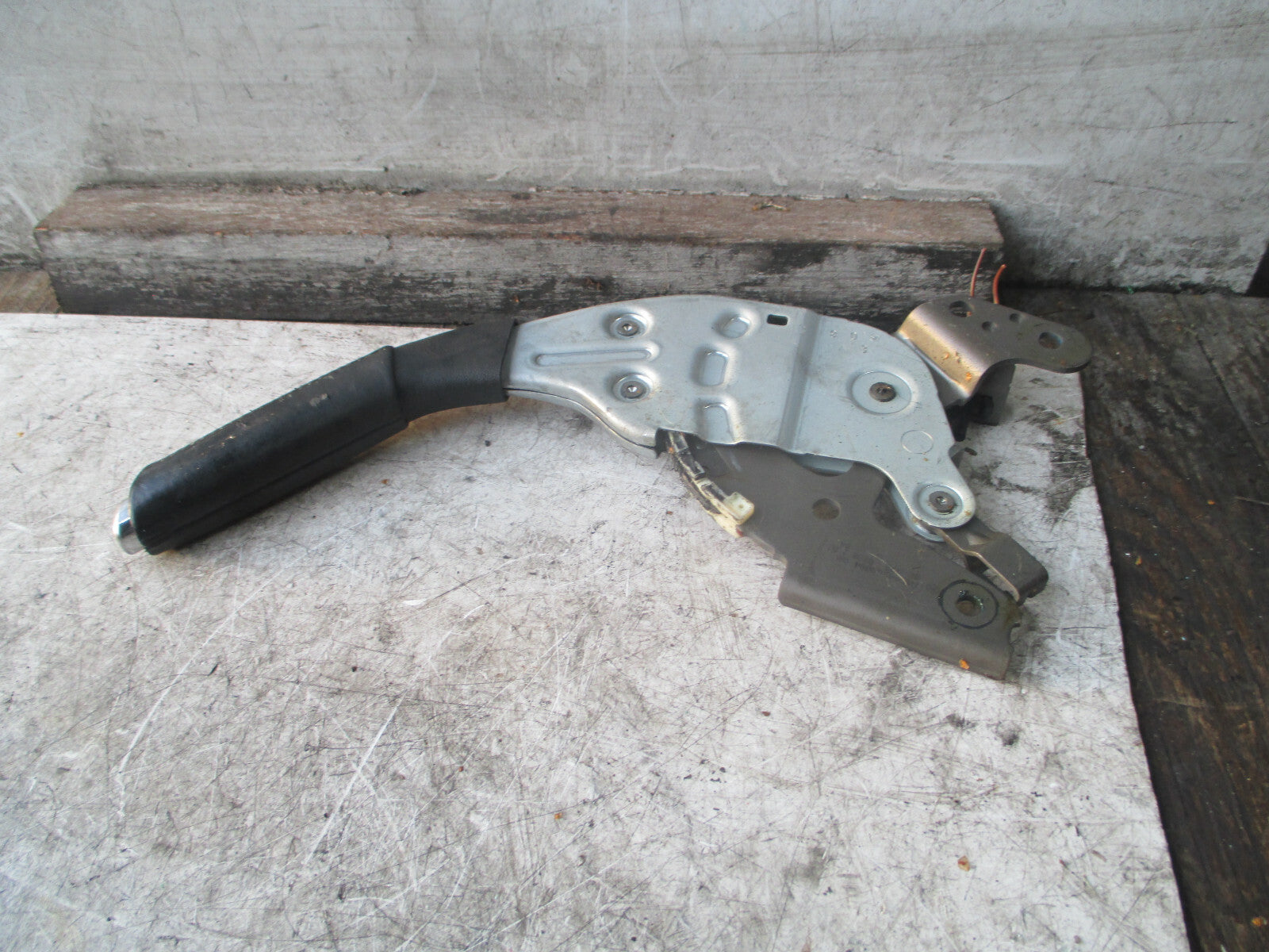 MERCEDES BENZ A CLASS W169 2006 MANUAL HANDBRAKE LEVER MECHANISM A1694200084
