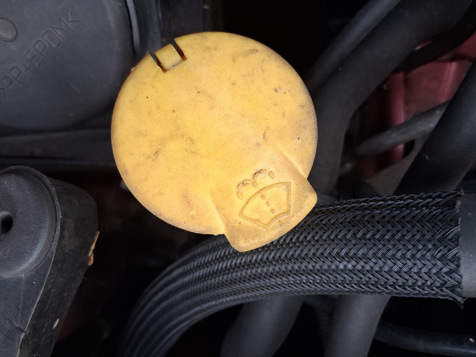2013 RENAULT CLIO X98 MK4 0.9 PETROL FRONT WINDSCREEN WASHER BOTTLE