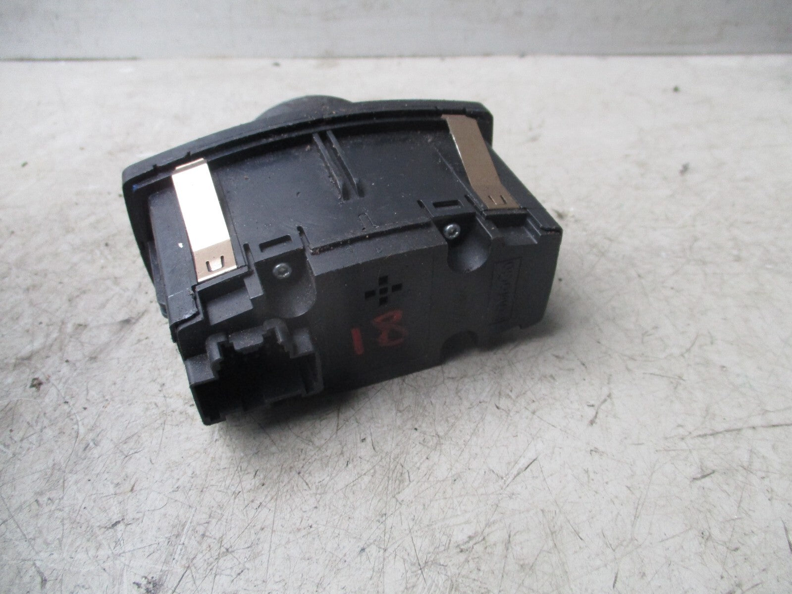 FORD ECOSPORT HEADLIGHT FOG LIGHT CONTROL SWITCH AV1T13D061CD