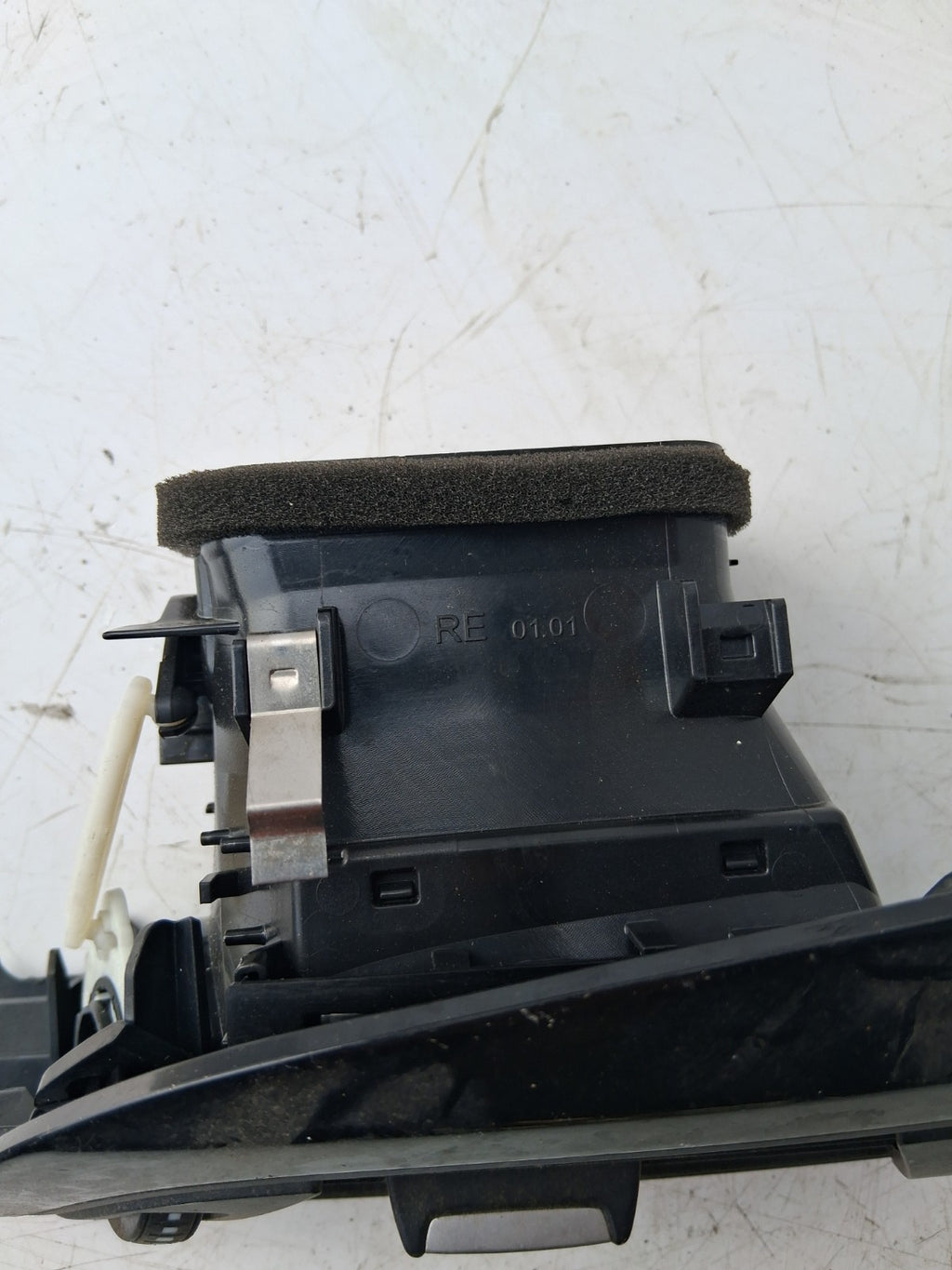BMW 1 SERIES F20 2015 DASHBOARD AIR VENT RED 920535607