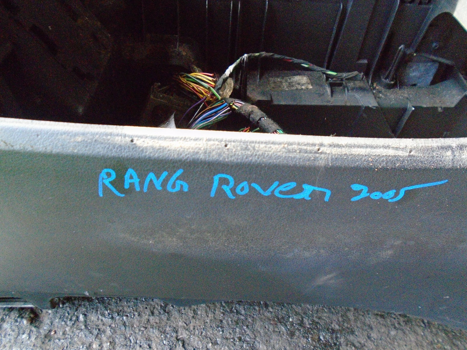 RANGE ROVER 2005 CENTRE CONSOLE WITH ARMREST