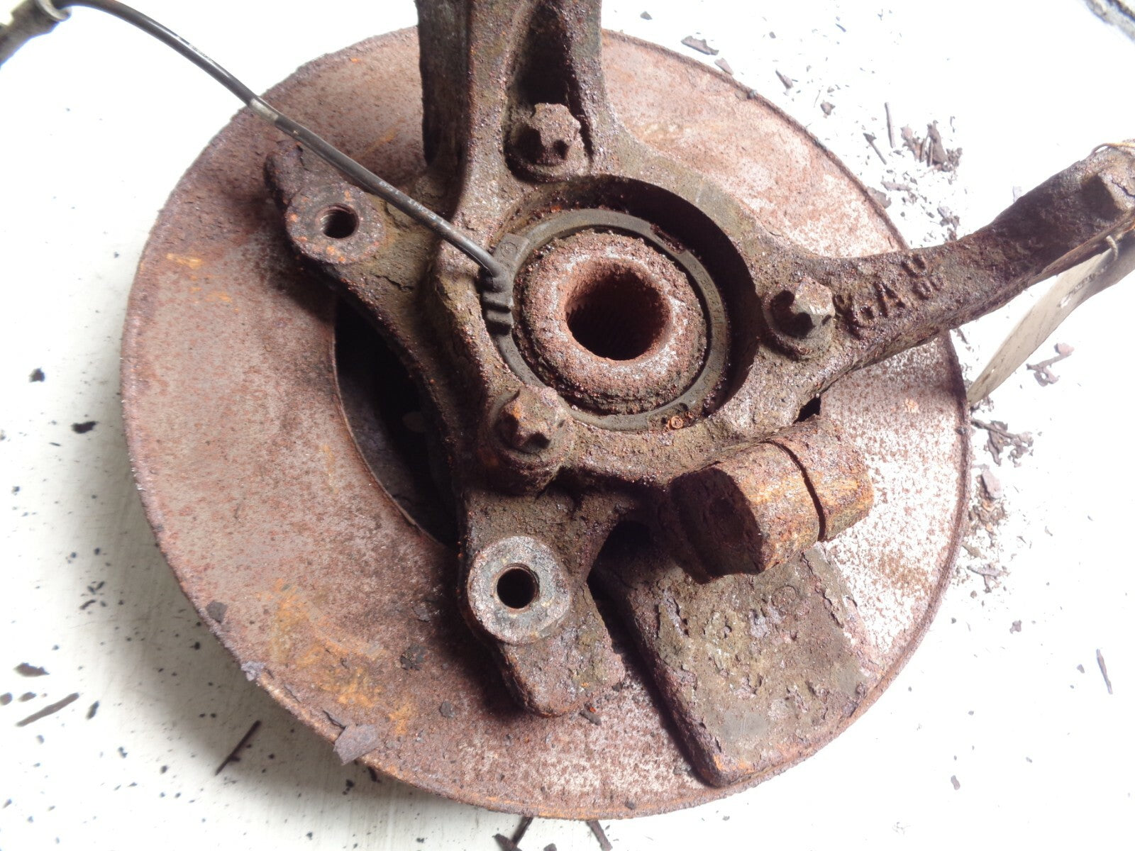 VAUXHALL ASTRA ESTATE H MK5 1.7 2009 OSF DRIVER FRONT WHEEL HUB BEARING DISC