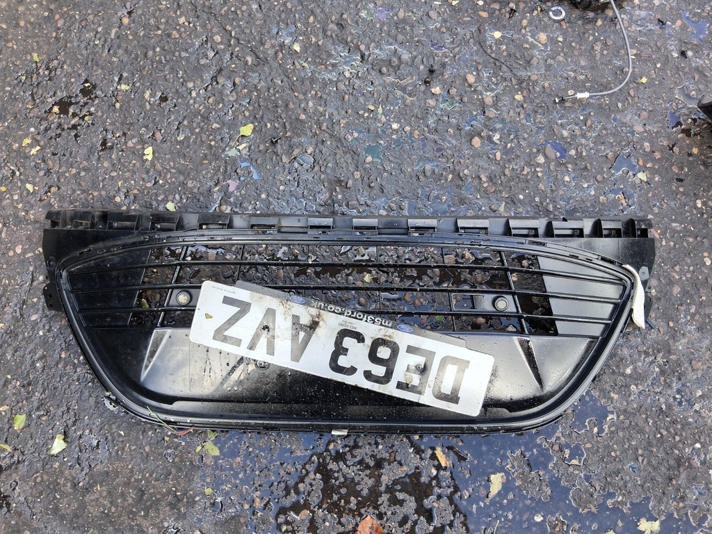 2013 FORD S MAX MK1 FRONT BUMPER LOWER GRILL BLACK