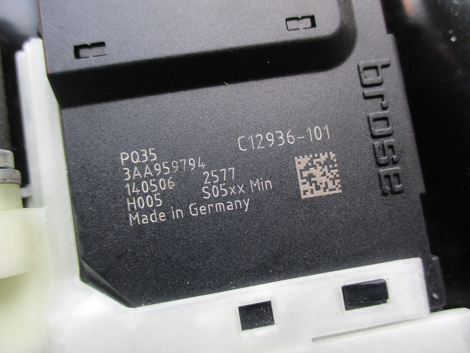 VW VOLKSWAGEN PASSAT B7 2014 OSR DRIVER SIDE REAR WINDOW REGULATOR 3AA959794