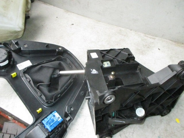 2021 CITROEN BERLINGO 5 SPEED GEAR BOX & SURROUND TRIM 9814652680