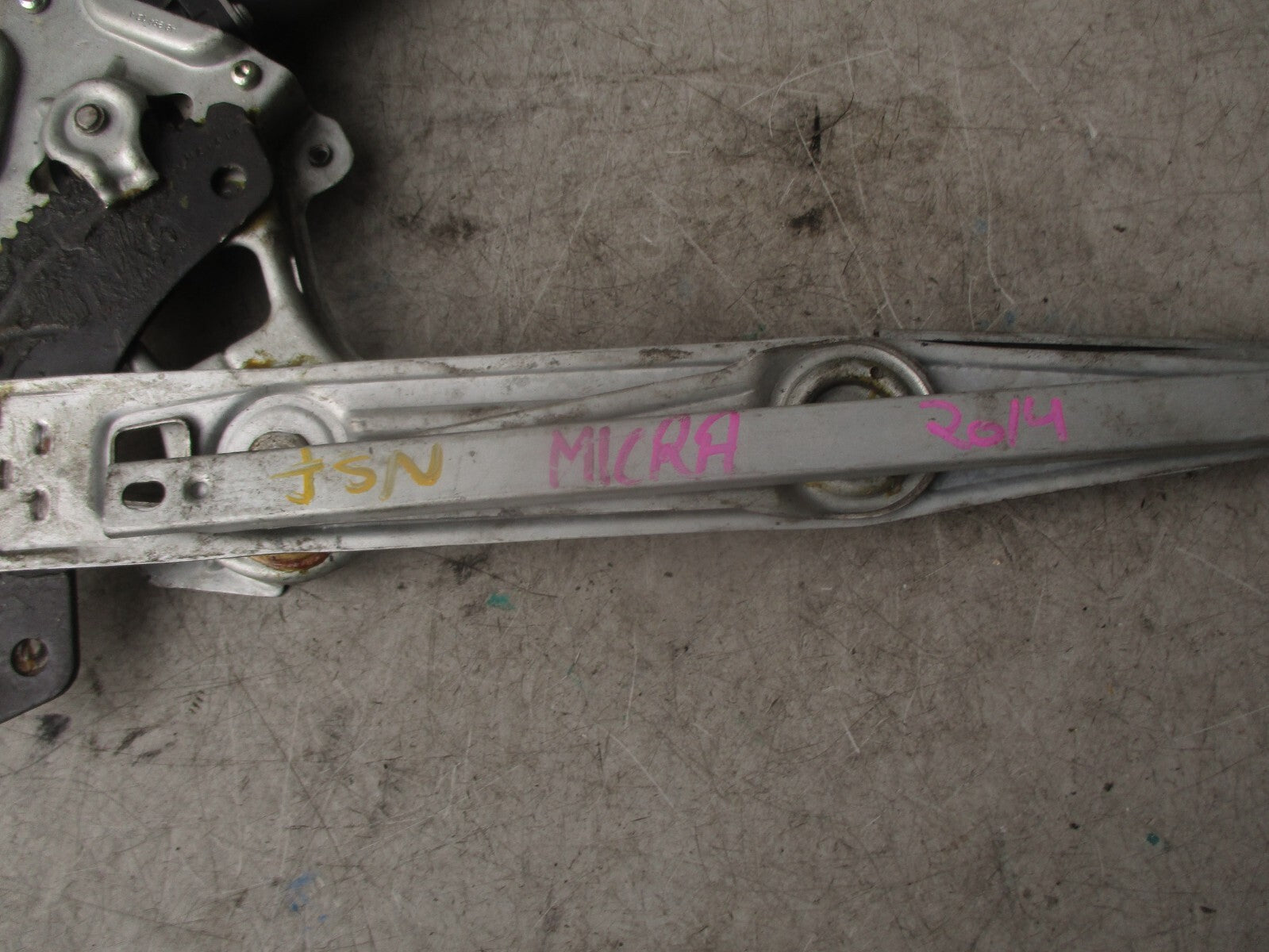 2014 NISSAN MICRA NSF PASSENGER SIDE FRONT WINDOW REGULATOR AND MOTOR 827311HB1A