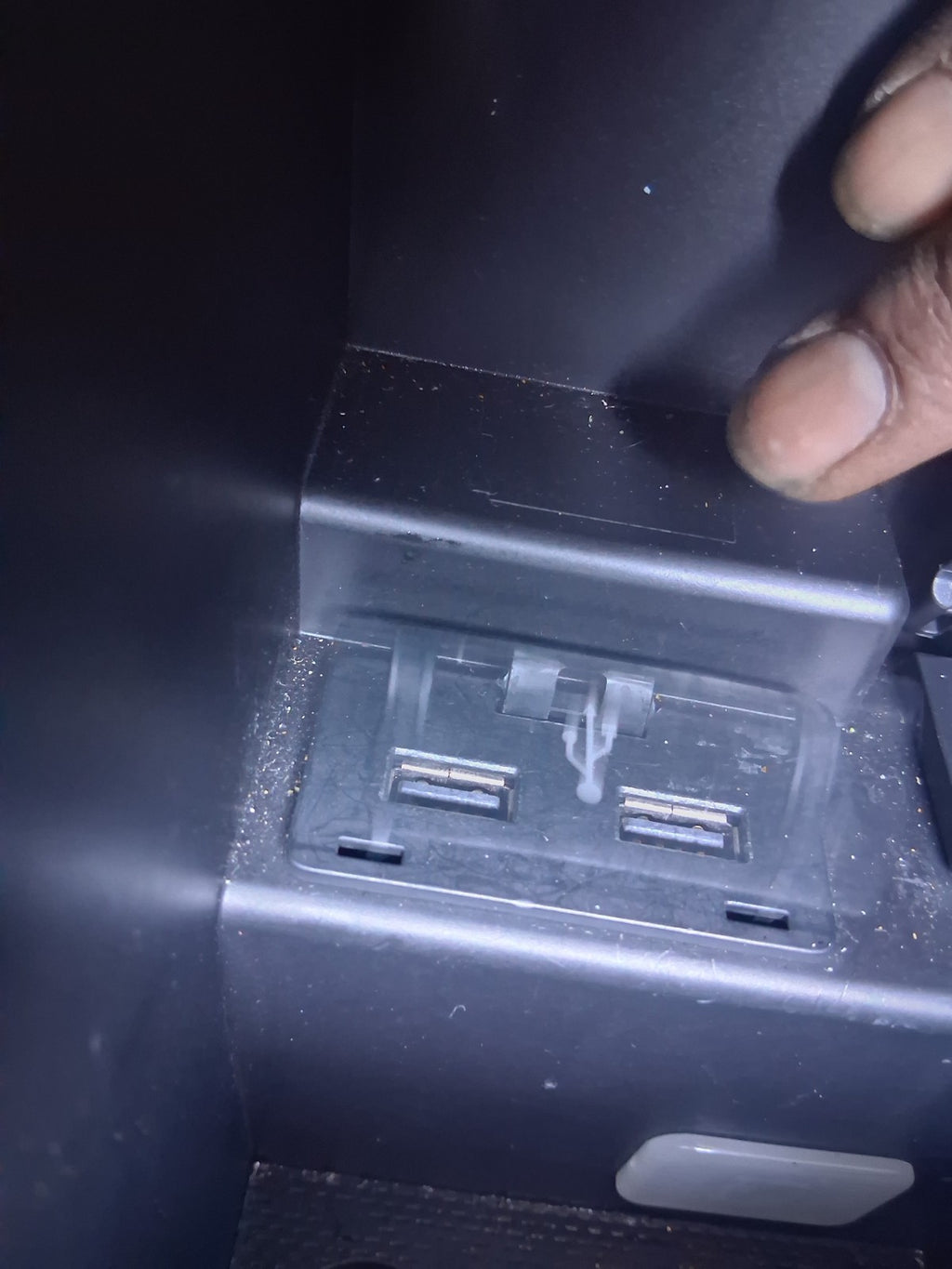 2018 MITSUBISHI OUTLANDER MK3 UNDER ARMREST USB PORT