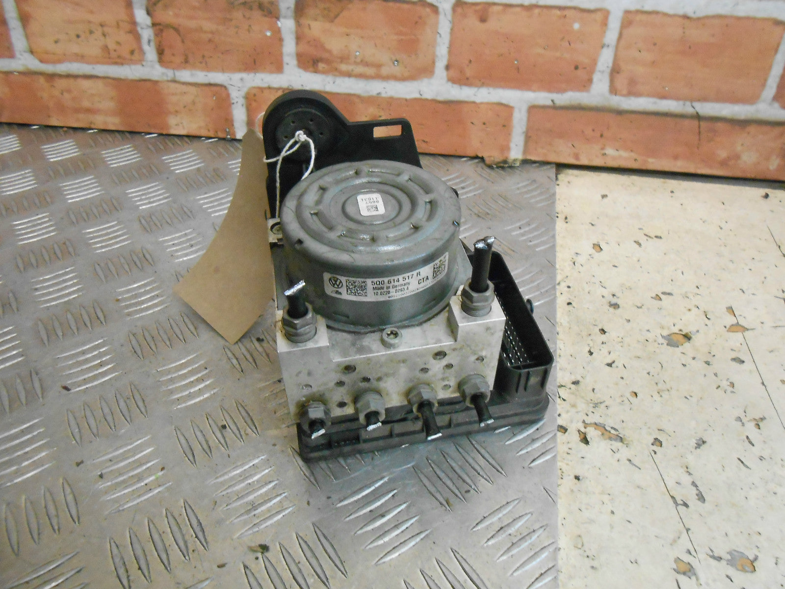 AUDI A3 8V 2013 1.6 TDI ABS ANTI LOCK BRAKE SYSTEM PUMP CONTROLLER 5Q0614517R