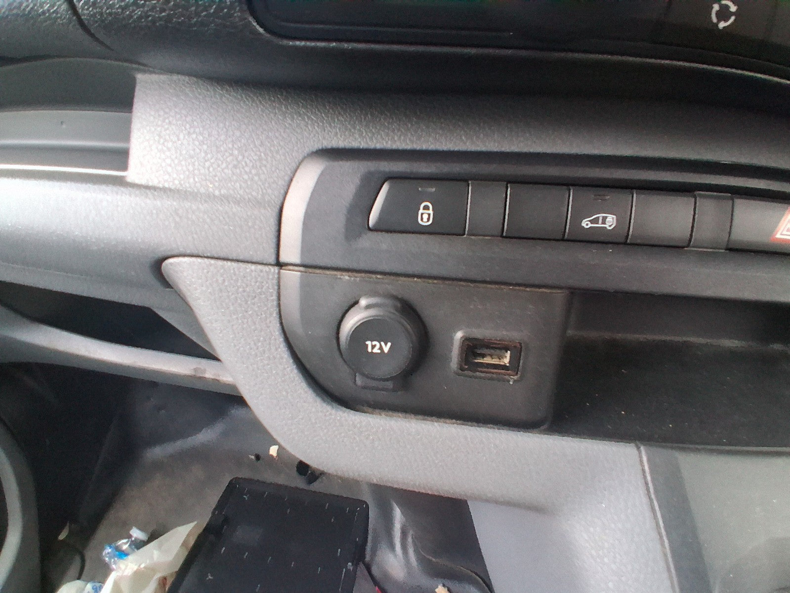2019 CITROEN DISPATCH VIVARO MK3 12V POWER SOCKET OUTLET