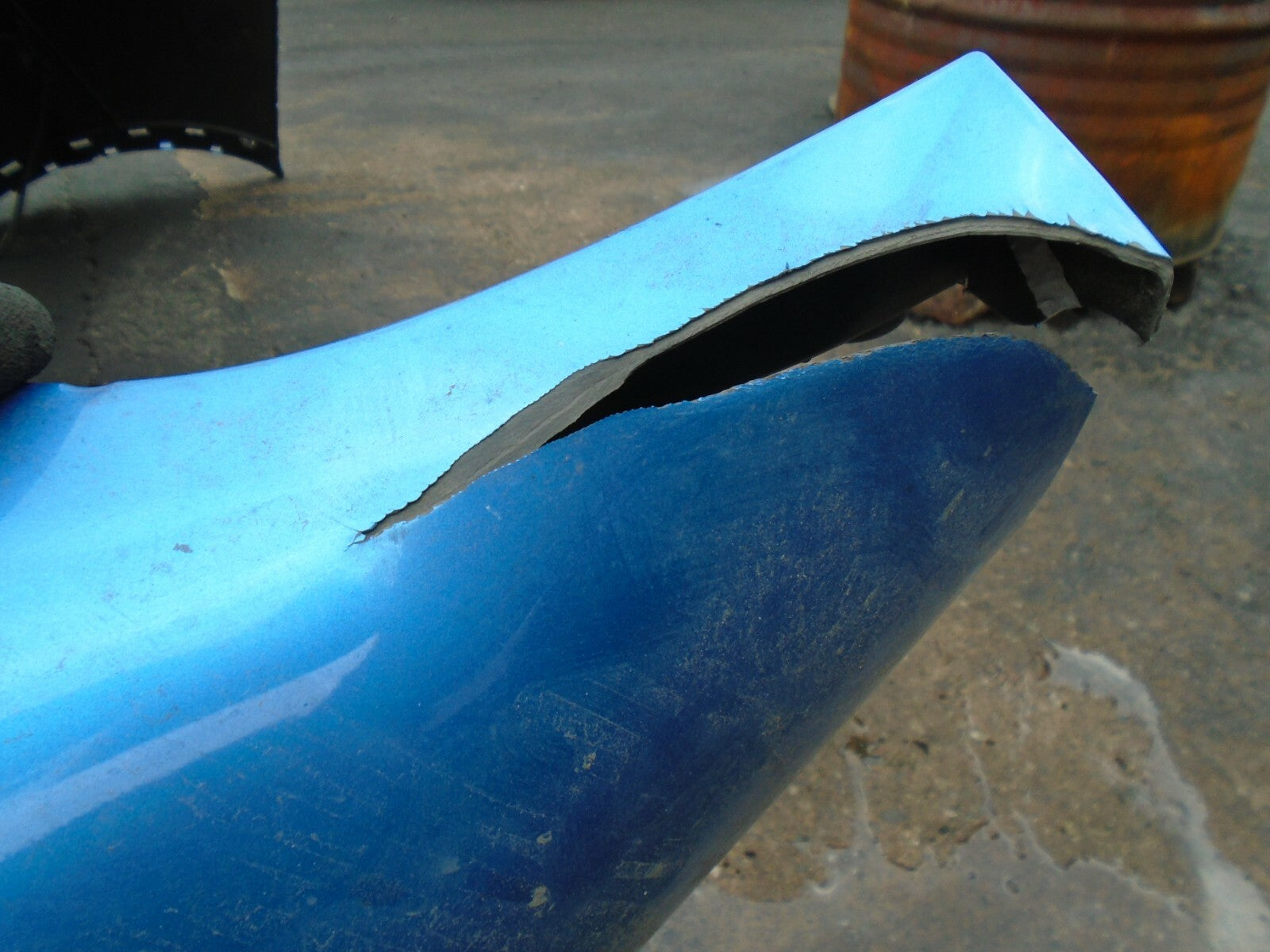 NISSAN QASHQAI J11 MK2 REAR BUMPER GREY DAMAGED