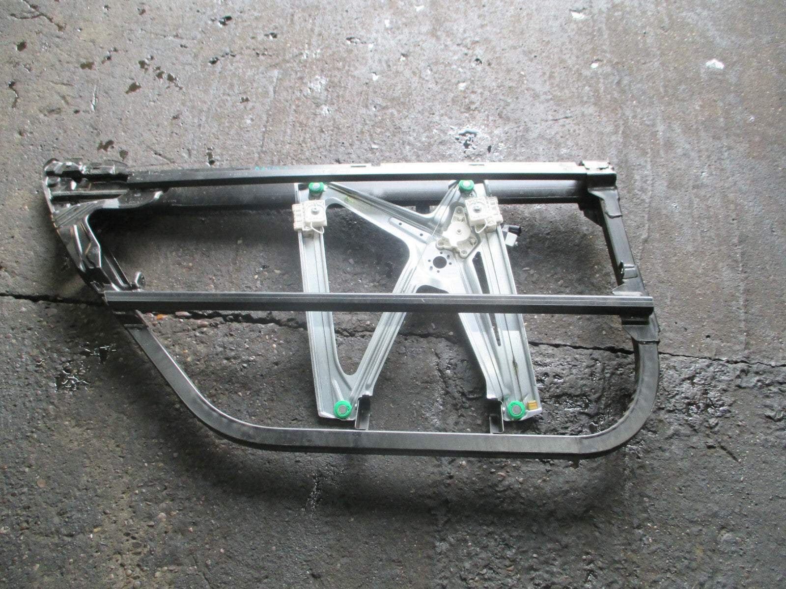 SMART FORFOUR  2010 OSF DRIVER SIDE DOOR FRAME & REGULATOR MOTOR A4517210201