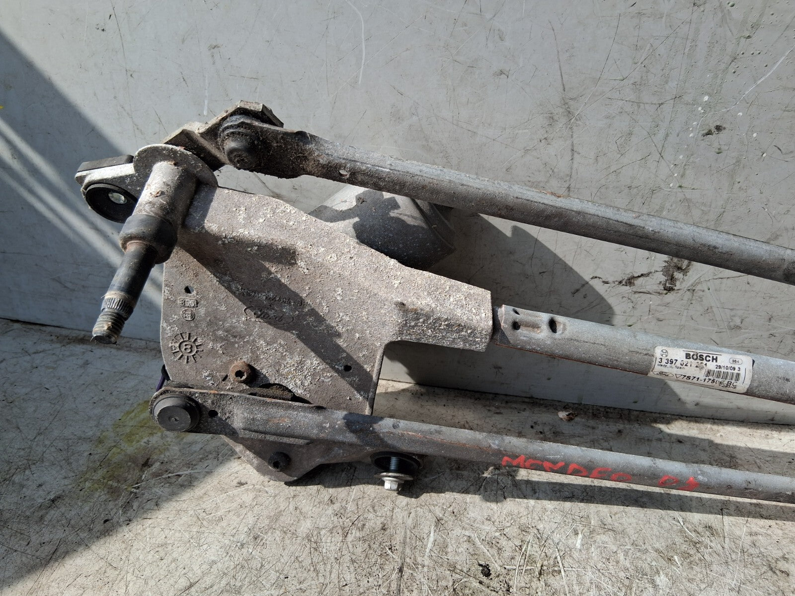 FORD MONDEO MK4 2008 FRONT WINDSCREEN WIPER MOTOR & LINKAGE 7S711750