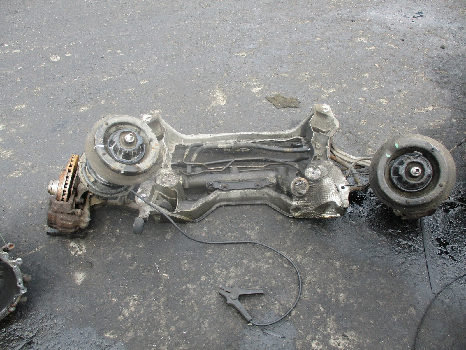 MERCEDES C CLASS W203 C200 PETROL COMPLETE FRONT CRADLE LEGS HUBS STEERING RACK