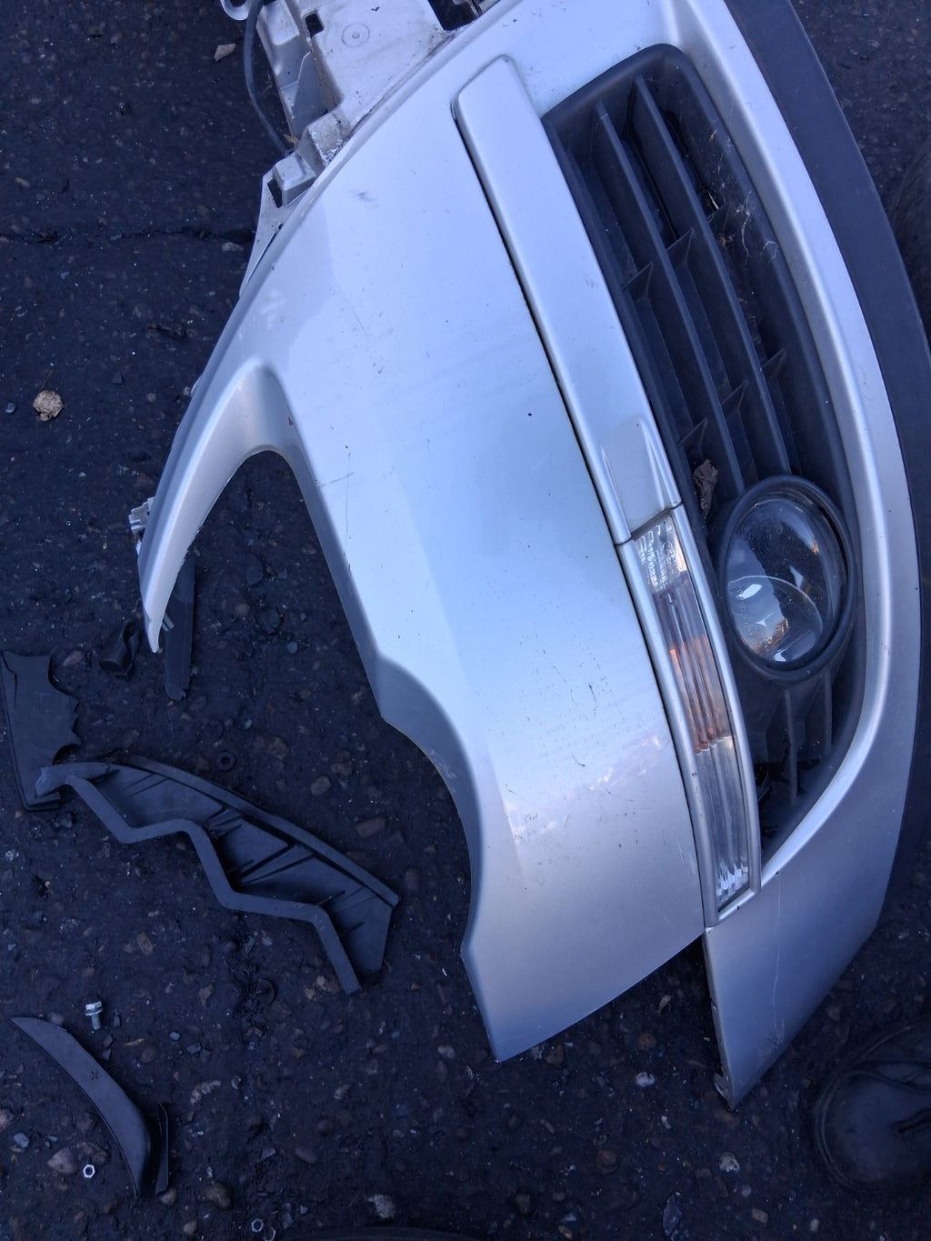 2006 VW VOLKSWAGEN PASSAT B6 ESTATE COMPLETE FRONT BUMPER WITH GRILLE FOG LIGHTS