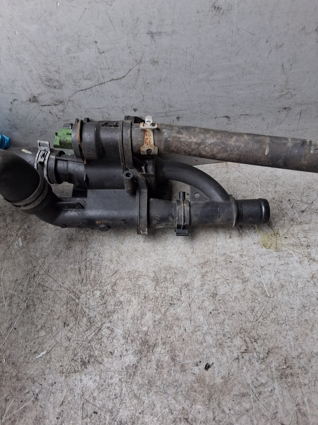 2017FORD FOCUS THERMOSTAT HOUSING ASSEMBLY 042652