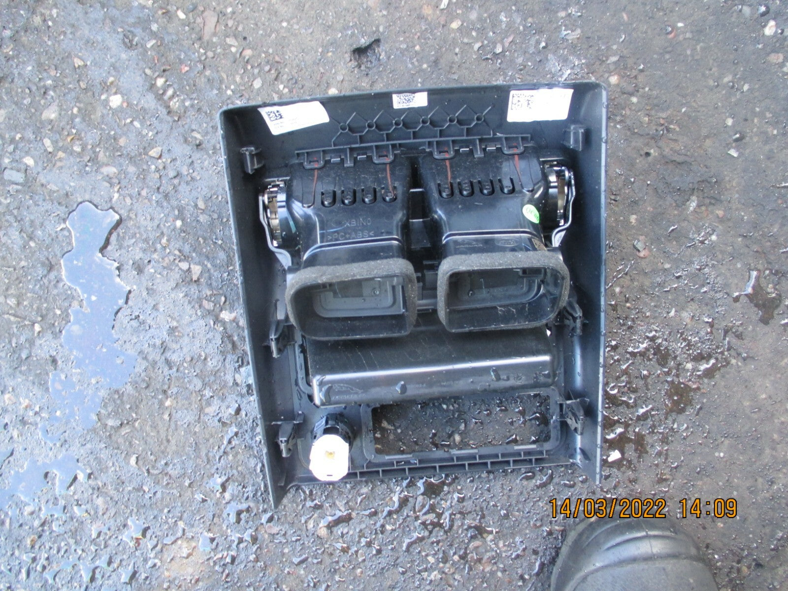 JAGUAR XE 2019 REAR CENTRE CONSOLE AIR VENTS 12V SOCKET ASSEMBLY GX73-044C82-A