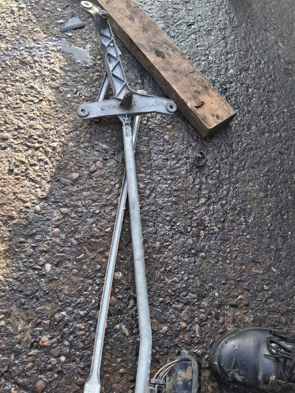 2007 MERCEDES BENZ VITO W639 FRONT WINDSCREEN WIPER MOTOR LINKAGE A6398200040