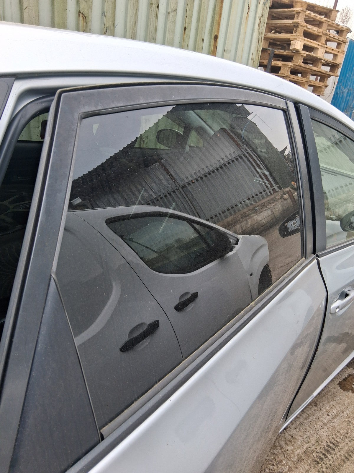 2018 TOYOTA PRIUS V PLUS XW40 OSR DRIVER SIDE REAR RIGHT WINDOW GLASS