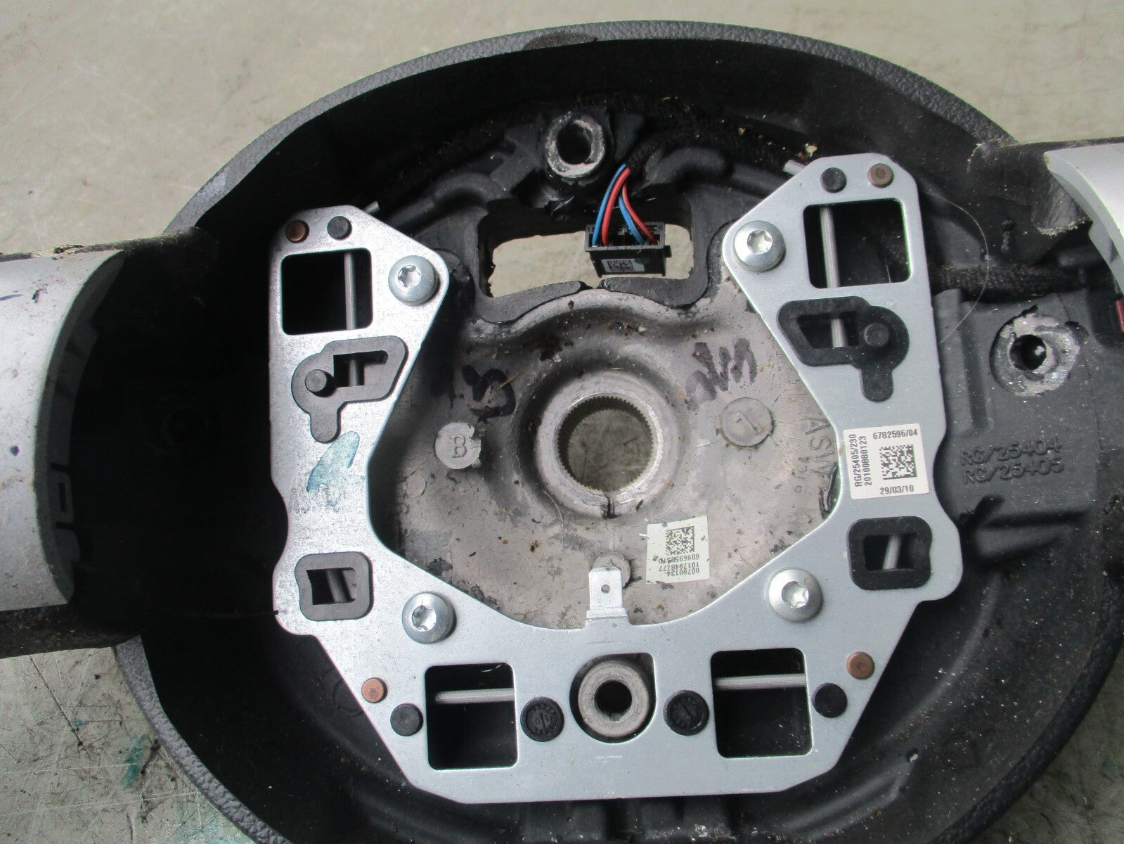 2010 MINI COOPER BOTTOM MULTIFUNCTION STEERING WHEEL 6782596