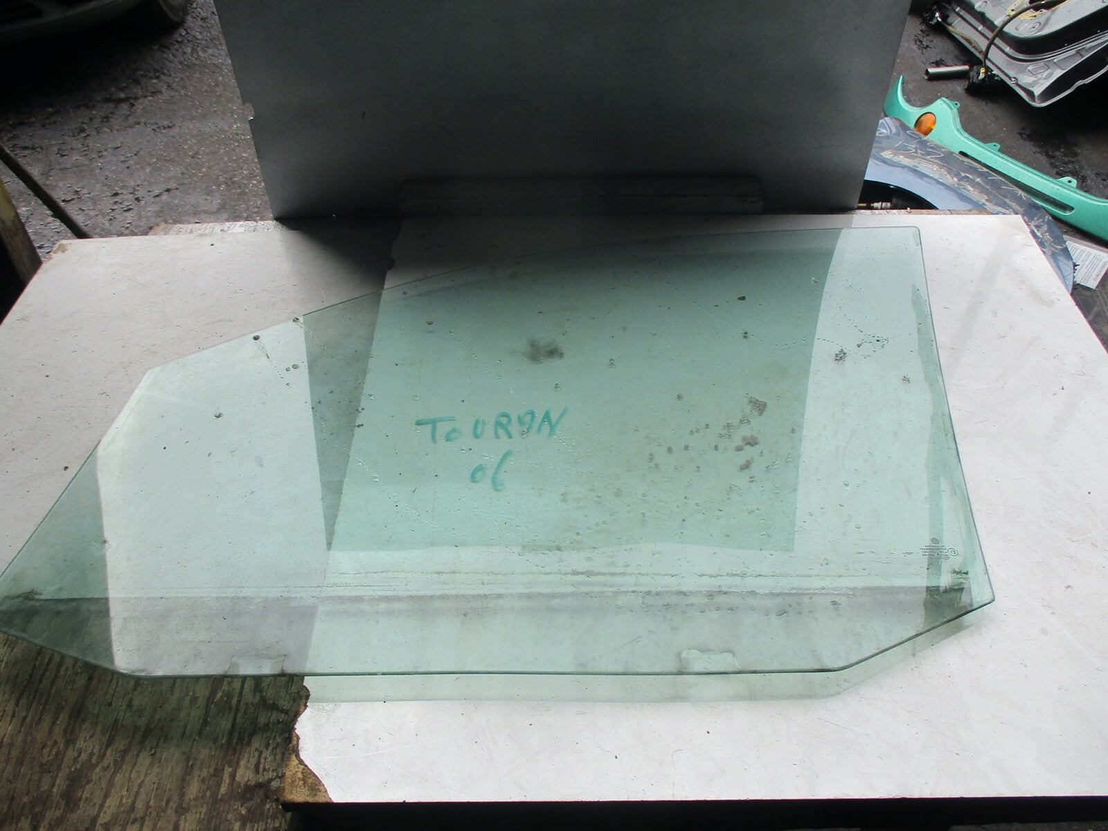 VW VOLKSWAGEN TOURAN MK1 2.0 TDI 2006 DRIVER OFF SIDE FRONT GLASS