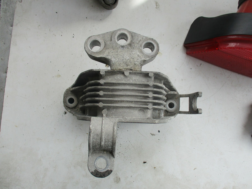 VAUXHALL ASTRA J MK6 1.4 PETROL OS DRIVER SIDE ENGINE MOUNT 13347455