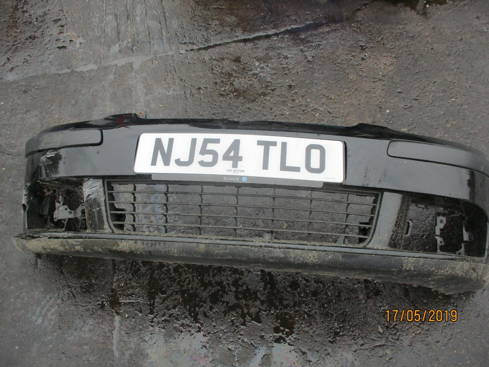 VW VOLKSWAGEN GOLF MK5 FRONT BUMPER BLACK DAMAGED
