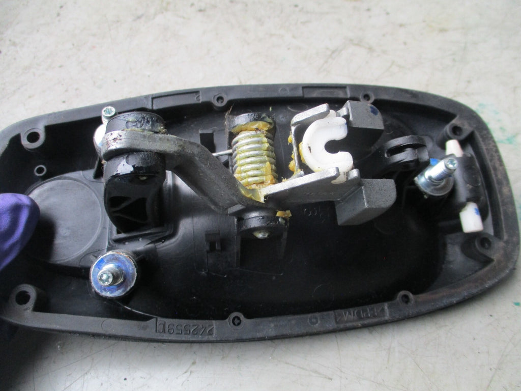 2015 PEUGEOT BIPPER NSR PASSENGER SIDE REAR DOOR HANDLE 242559