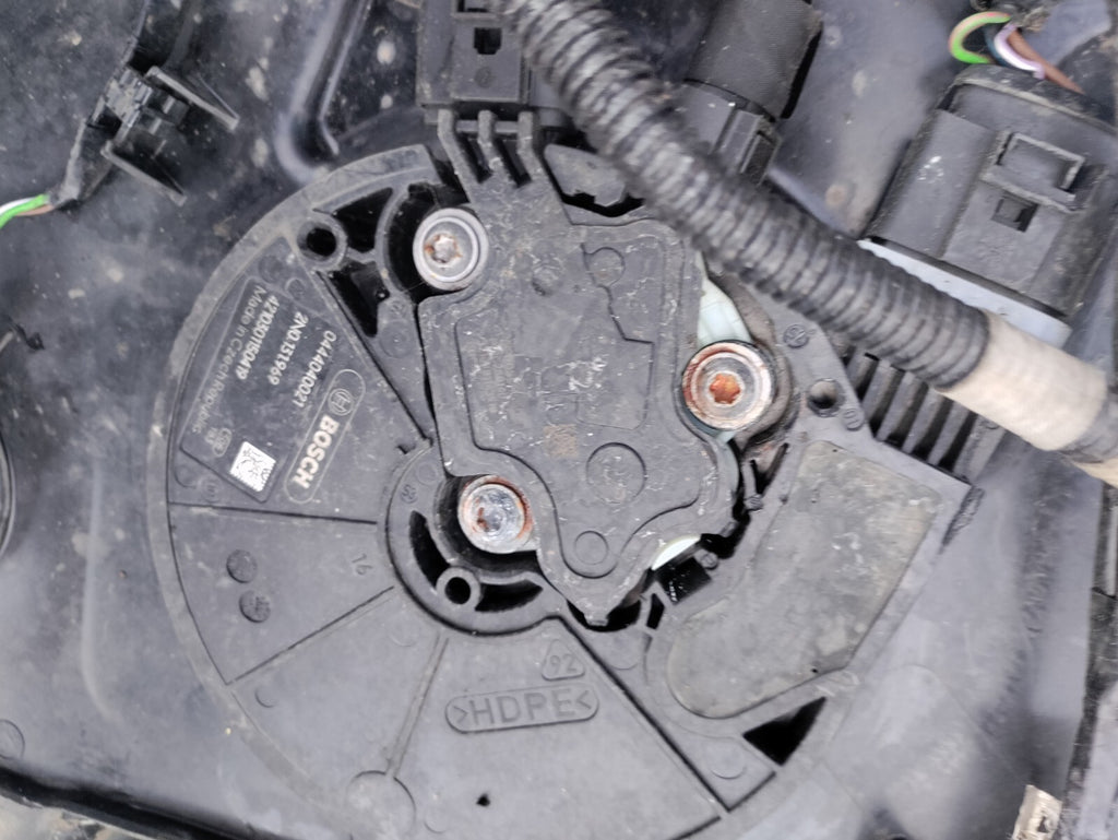 VOLKSWAGEN 2021 CRAFTER ADBLUE TANK WITH PUMP 2N0131877R