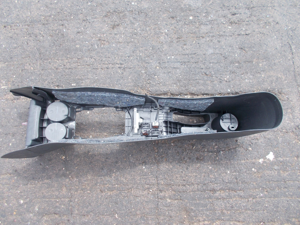 TOYOTA URBAN CRUISER 2016 CENTRE CONSOLE & CUPHOLDERS 5890152050/ 5881152020