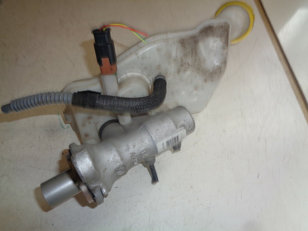 PEUGEOT 208 2012 1.2 PETROL BRAKE MASTER CYLINDER RESERVOIR