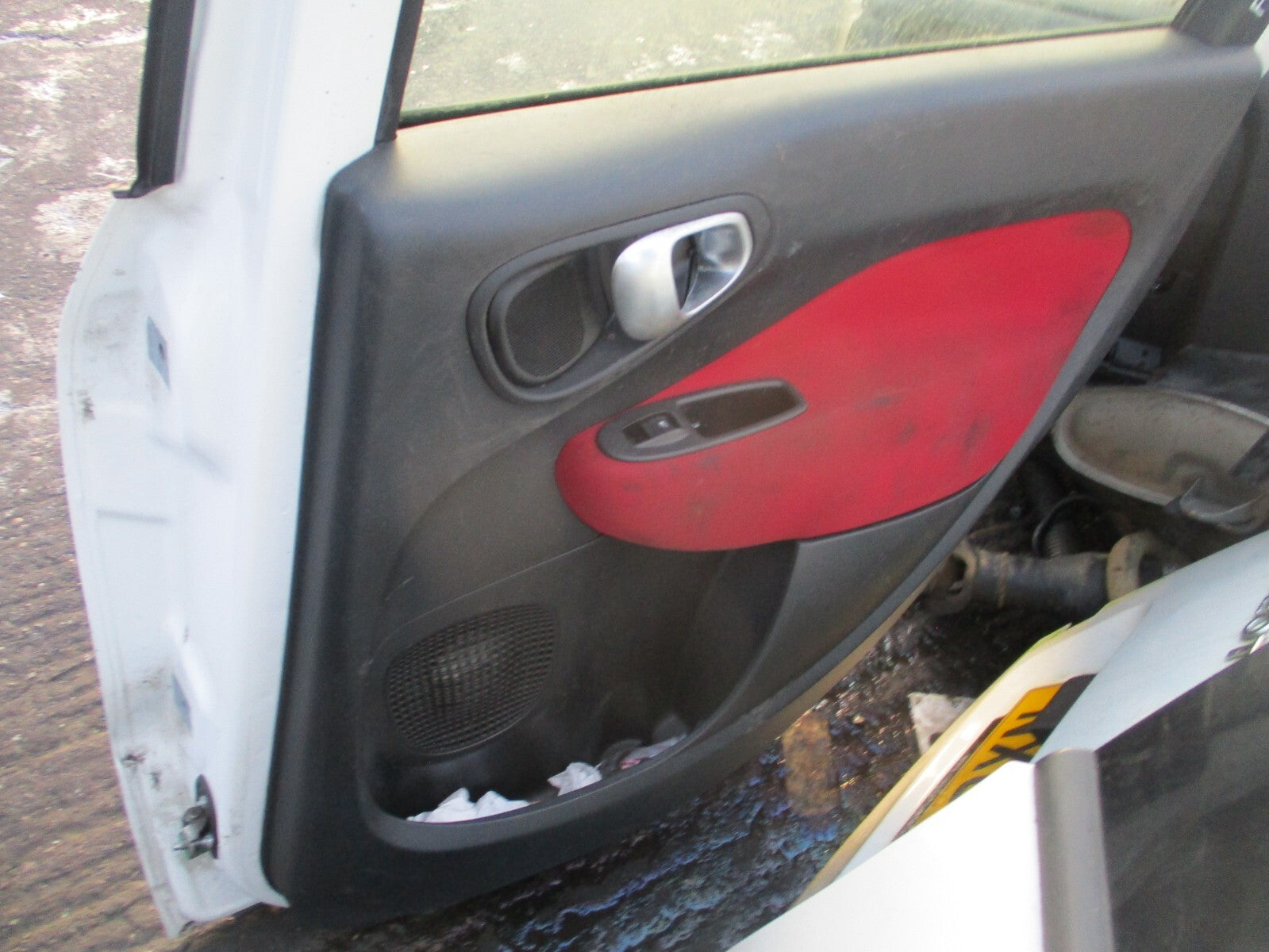 FIAT 500L 2013 OSR DRIVER SIDE REAR COMPLETE DOOR WHITE
