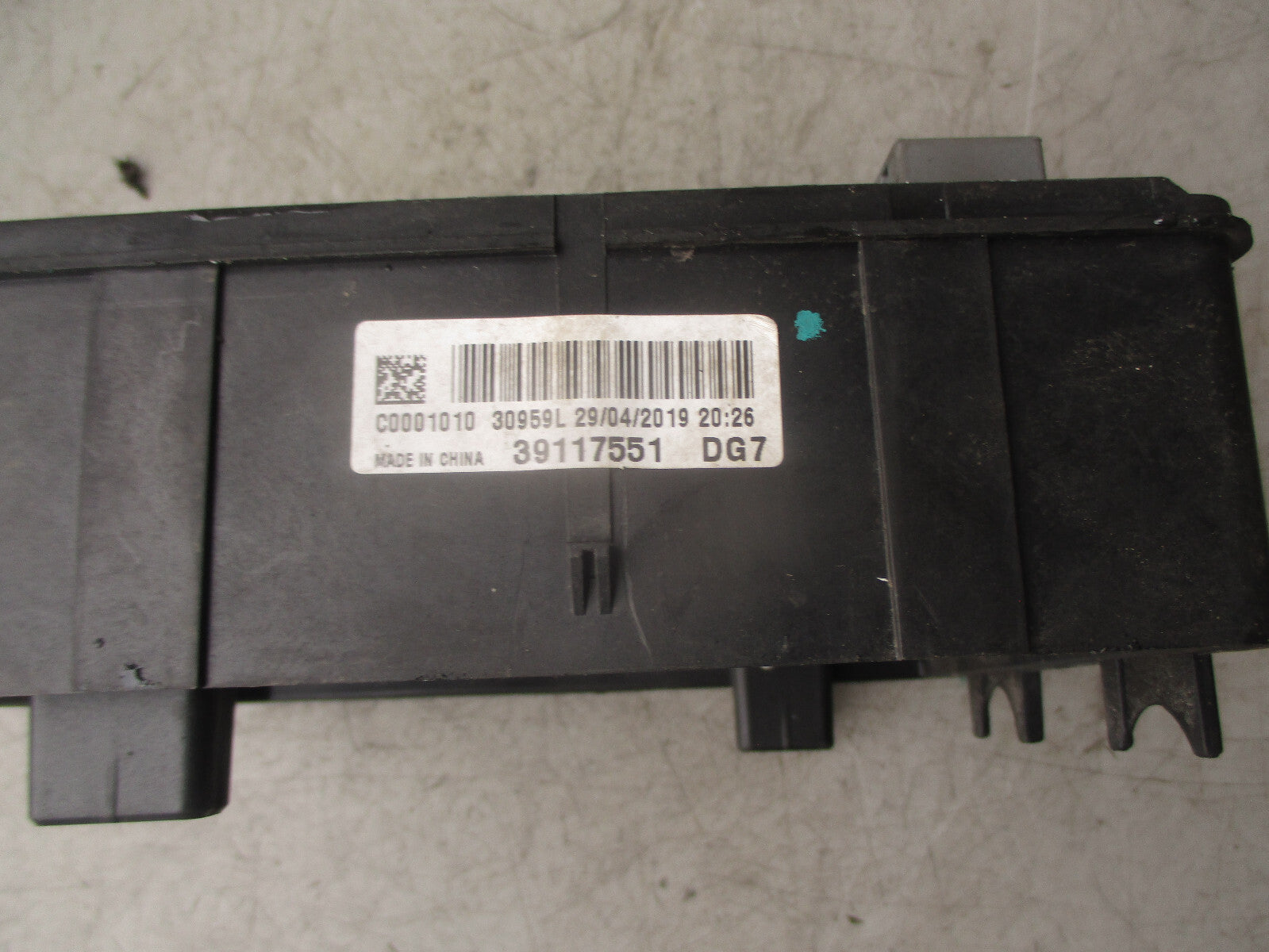 2019 VAUXHALL CORSA E X15 FUSE BOX 39117551