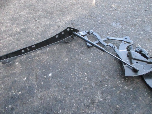 2005 RENAULT MEGANE NSR PASSENGER SIDE REAR LEFT CONVERTIBLE ROOF HINGE 84827741