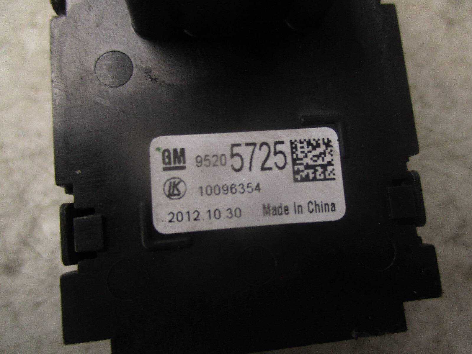 2013 VAUXHALL MOKKA HEADLIGHT SWITCH CONTROL PANEL 95205725