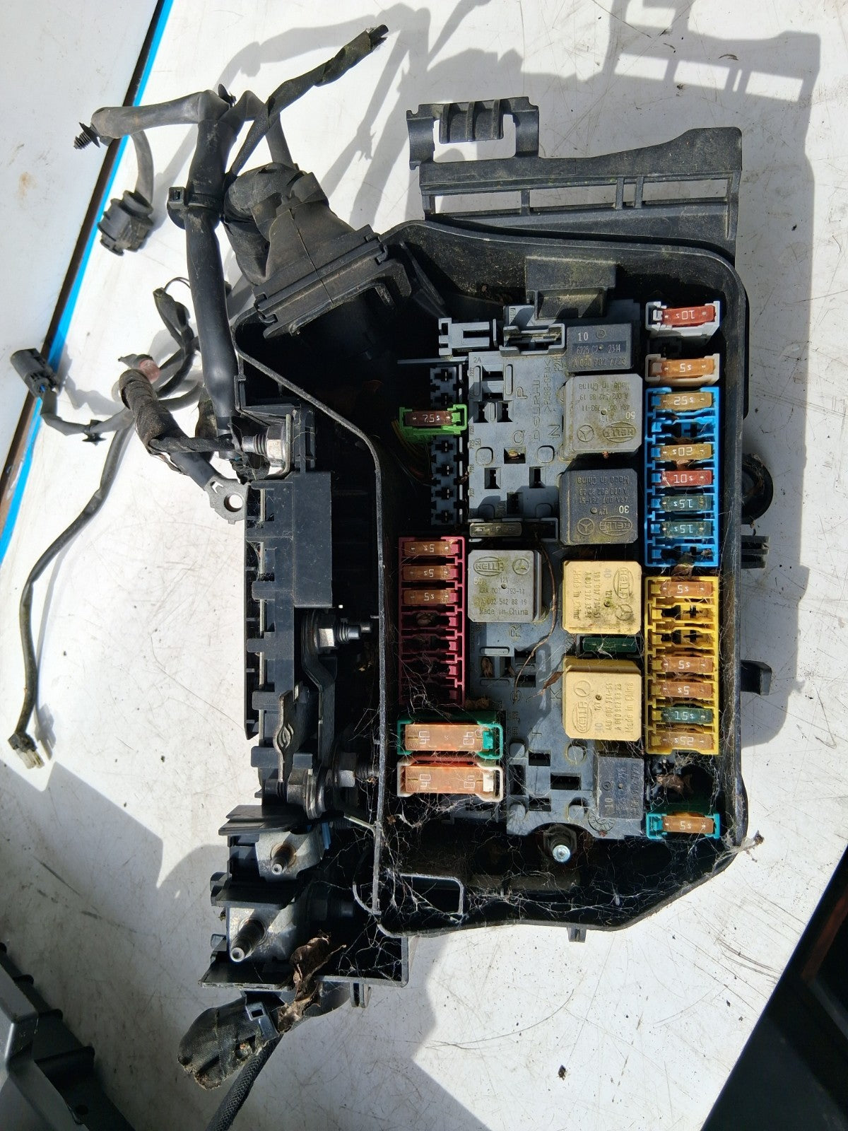 MERCEDES BENZ CLA 2016 C117 2.1 DIESEL RELAY FUSE BOX ASSEMBLY