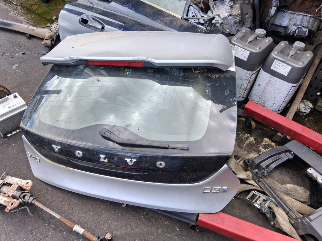 2016 VOLVO V40 D3 COMPLETE REAR TAILGATE BOOTLID SILVER
