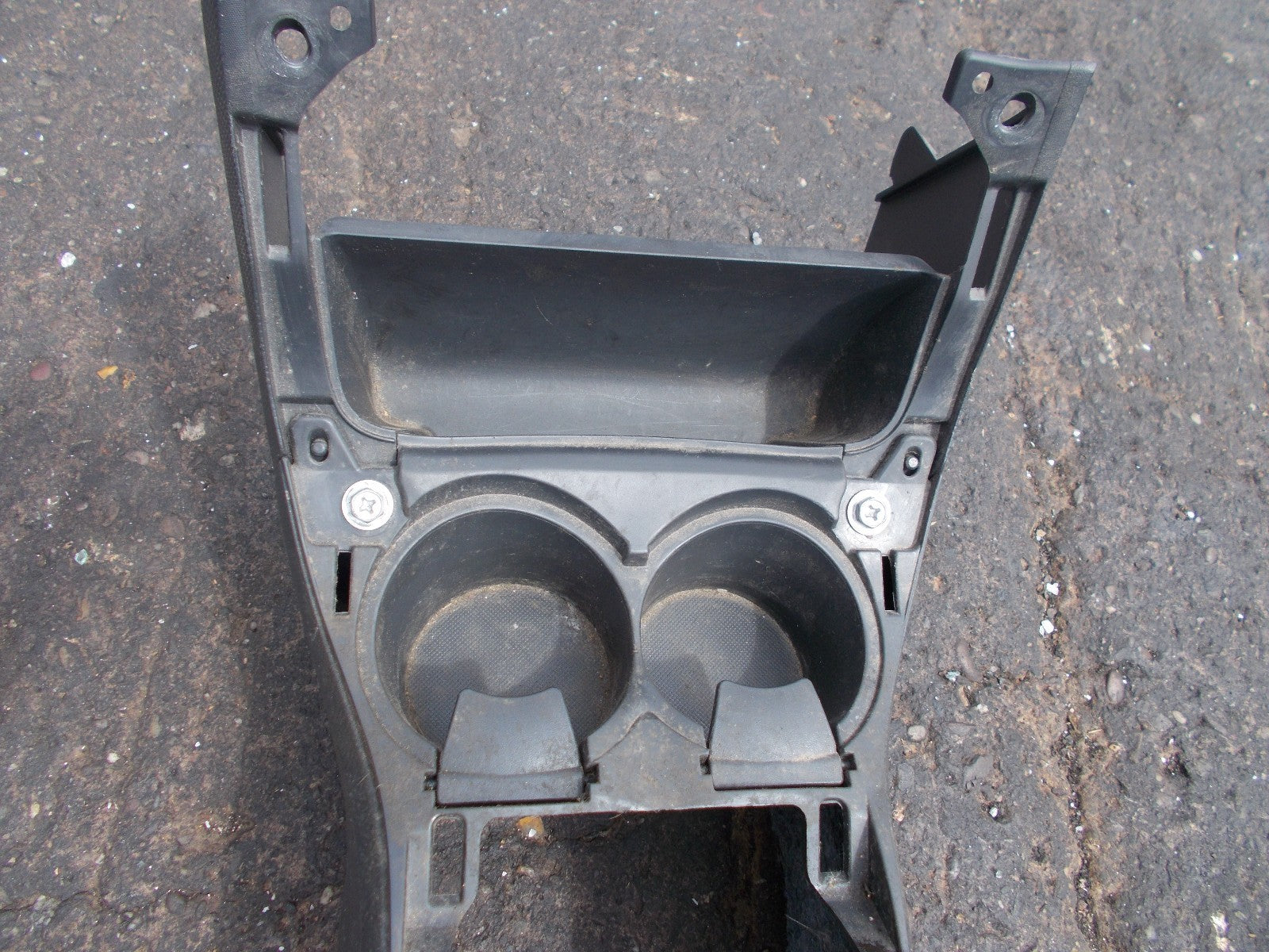 TOYOTA URBAN CRUISER 2016 CENTRE CONSOLE & CUPHOLDERS 5890152050/ 5881152020