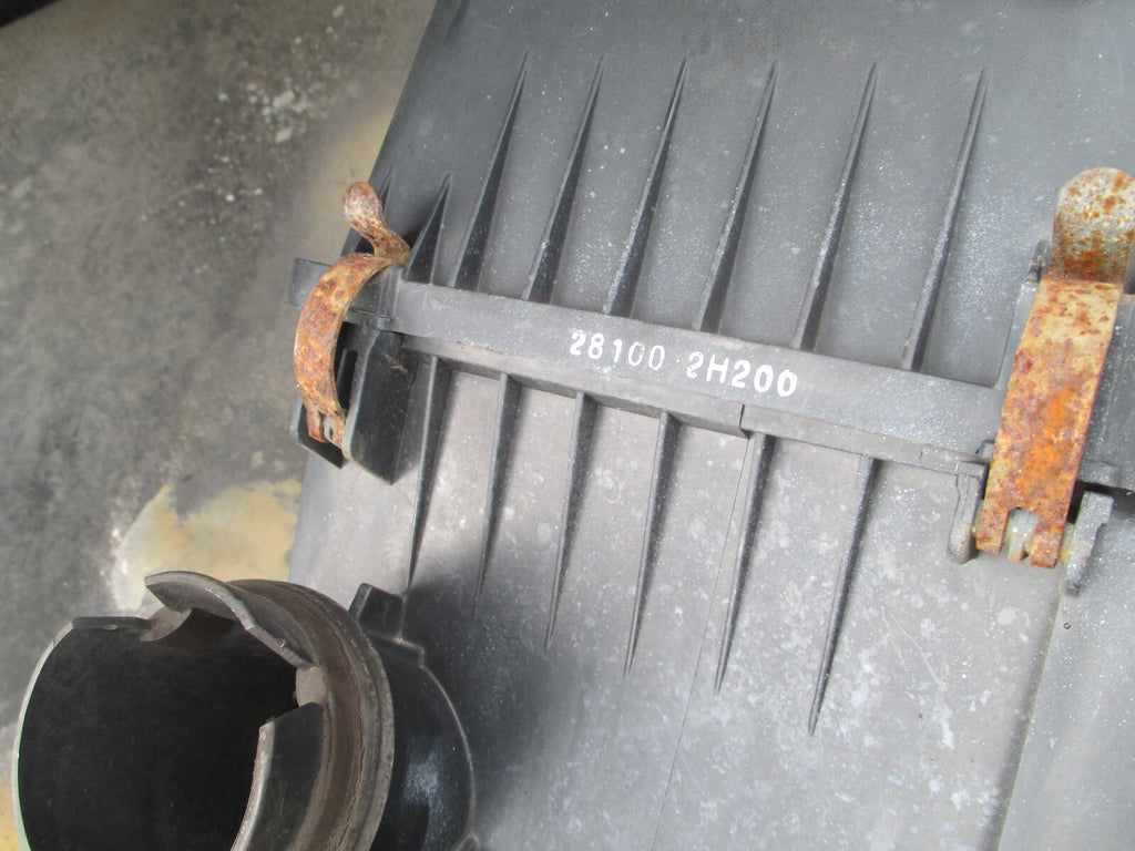 HYUNDAI I30 2010 1.6 DIESEL AIR FILTER BOX 281002H200