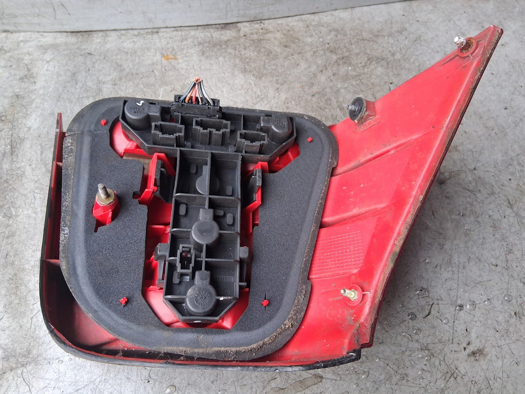 2002 VW VOLKSWAGEN GOLF MK4 OSR DRIVER SIDE REAR RIGHT TAIL LIGHT 1J6945096R