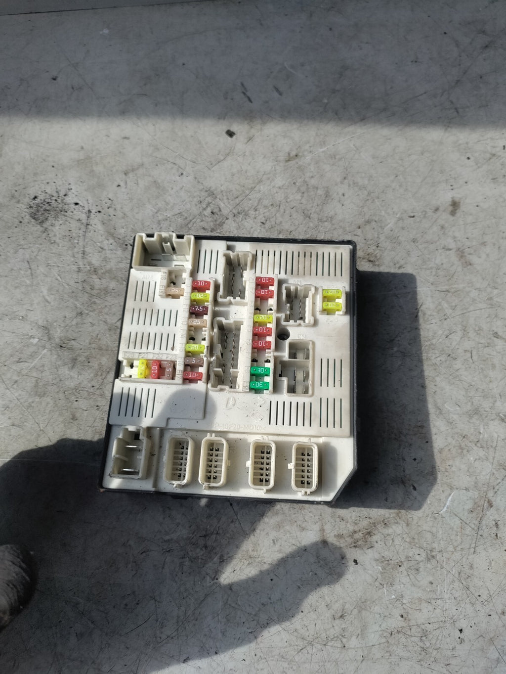 RENAULT MEGANE MK3 2011 UNDER BONNET FUSE BOX 284B60008R