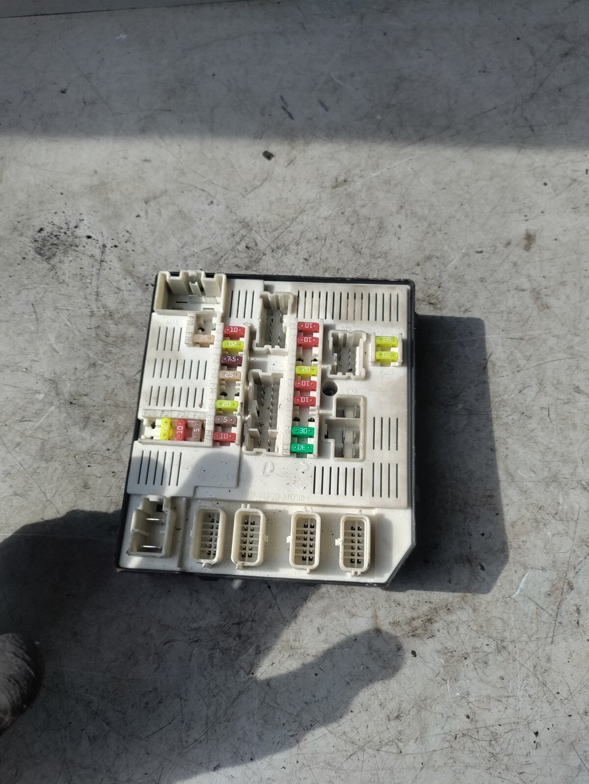 RENAULT MEGANE MK3 2011 UNDER BONNET FUSE BOX 284B60008R